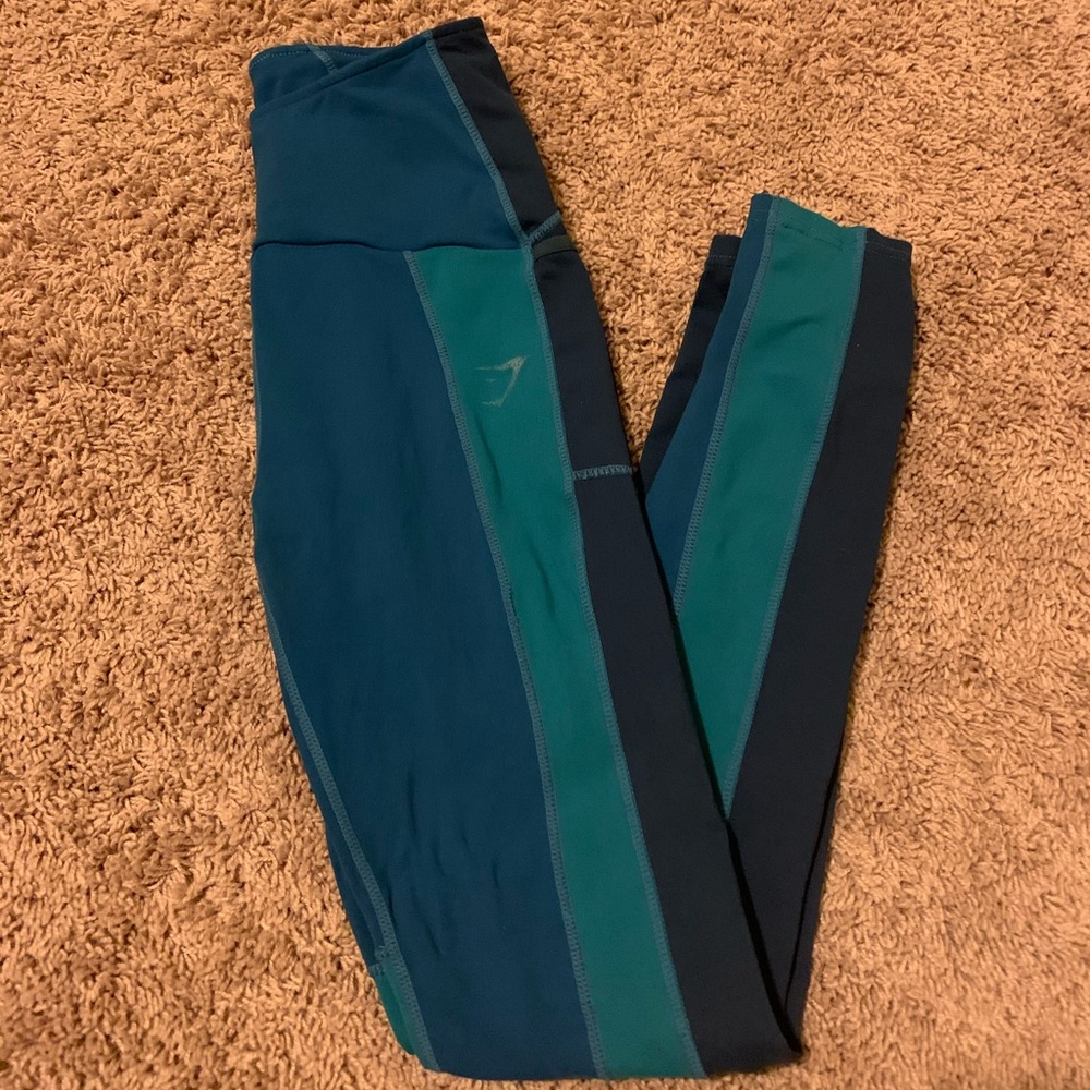 Gym shark leggings